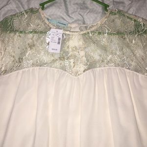 Good and cream laced short sleeve top